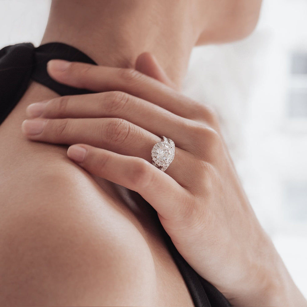 
          
          Load image into Gallery viewer, Ellen Round Halo Pave Diamonds Ring
          
          