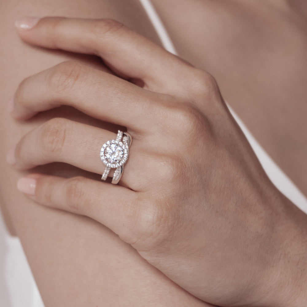 
          
          Load image into Gallery viewer, Tiara Round Halo Pave Diamonds Ring Platinum
          
          