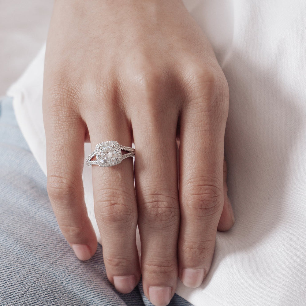 
          
          Load image into Gallery viewer, Marzo Moissanite Round Halo Pave Diamonds Ring
          
          