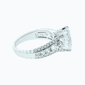 
          
          Load image into Gallery viewer, Veda Moissanite Round Pave Diamonds Ring
          
          