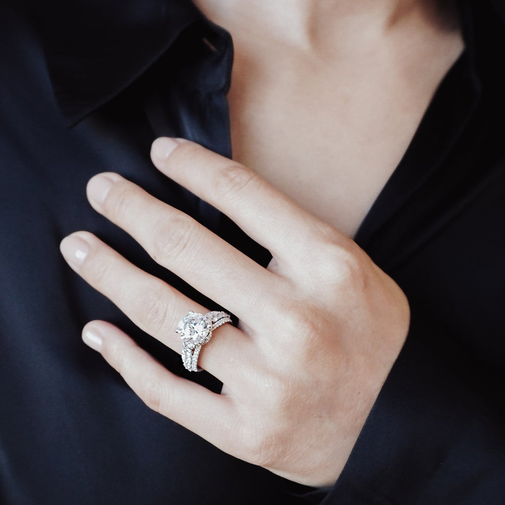 
          
          Load image into Gallery viewer, Veda Lab Created Diamond Round Pave Diamonds Ring
          
          
